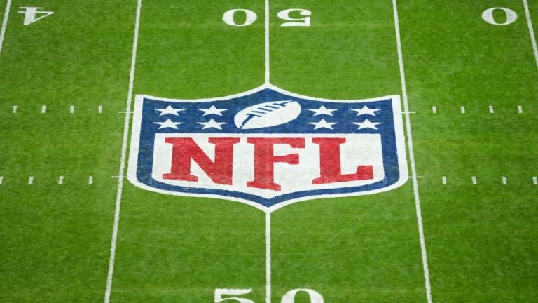 Former NFL All-Pro guard Tre’ Johnson dies at 54