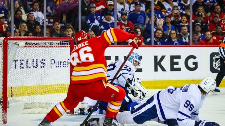 Flames stay hot with fourth straight win, cool off Maple Leafs